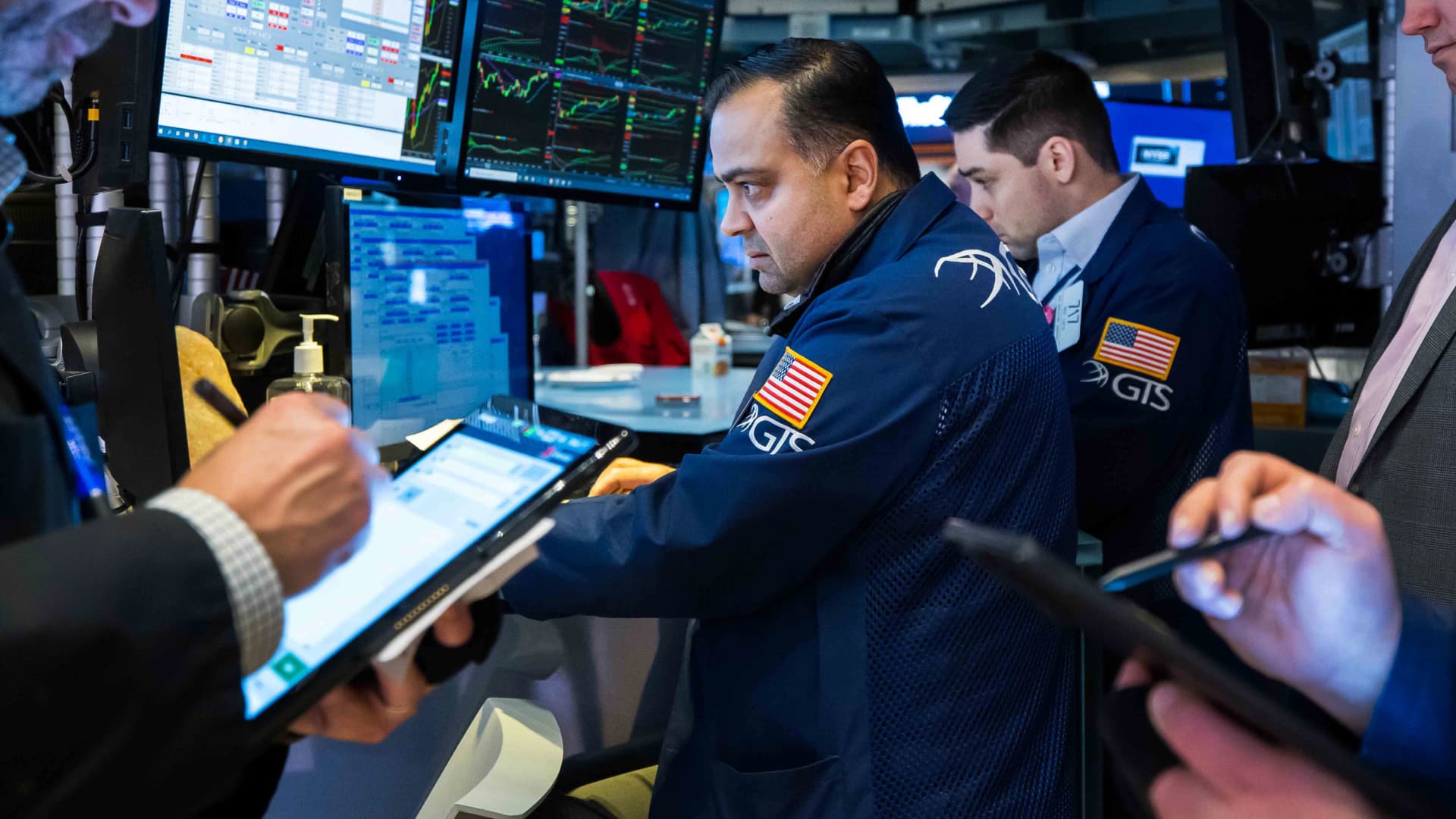 Wall Street Awaits Key Updates Amidst Muted Trading