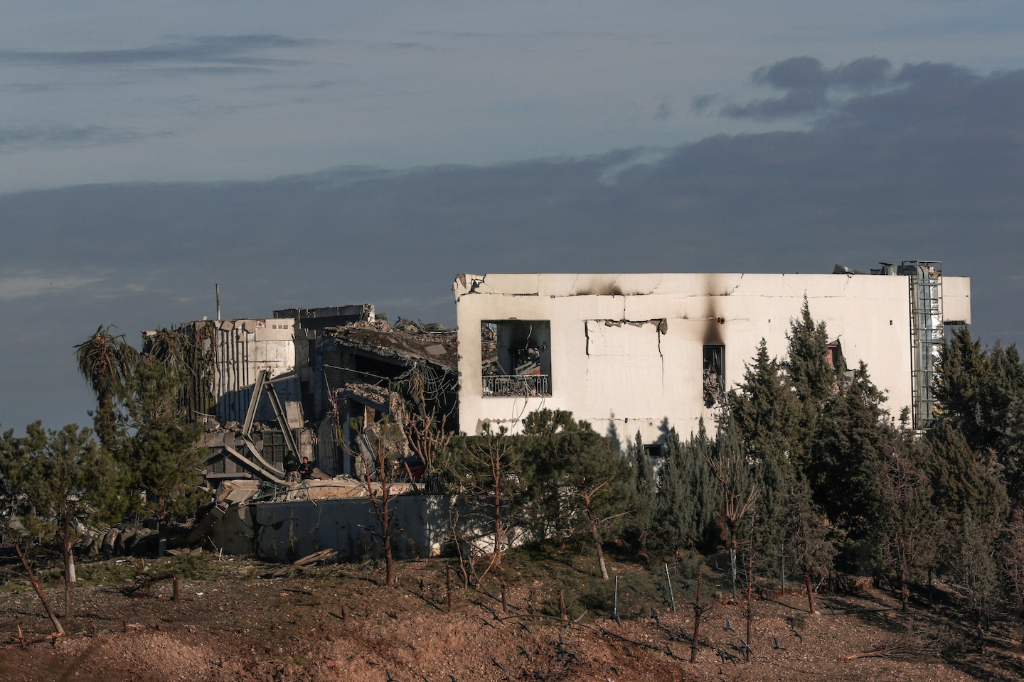"Hezbollah Strikes Northern Israel as Houthis Target U.S. Ship: Israel's Escalating Border Conflicts"