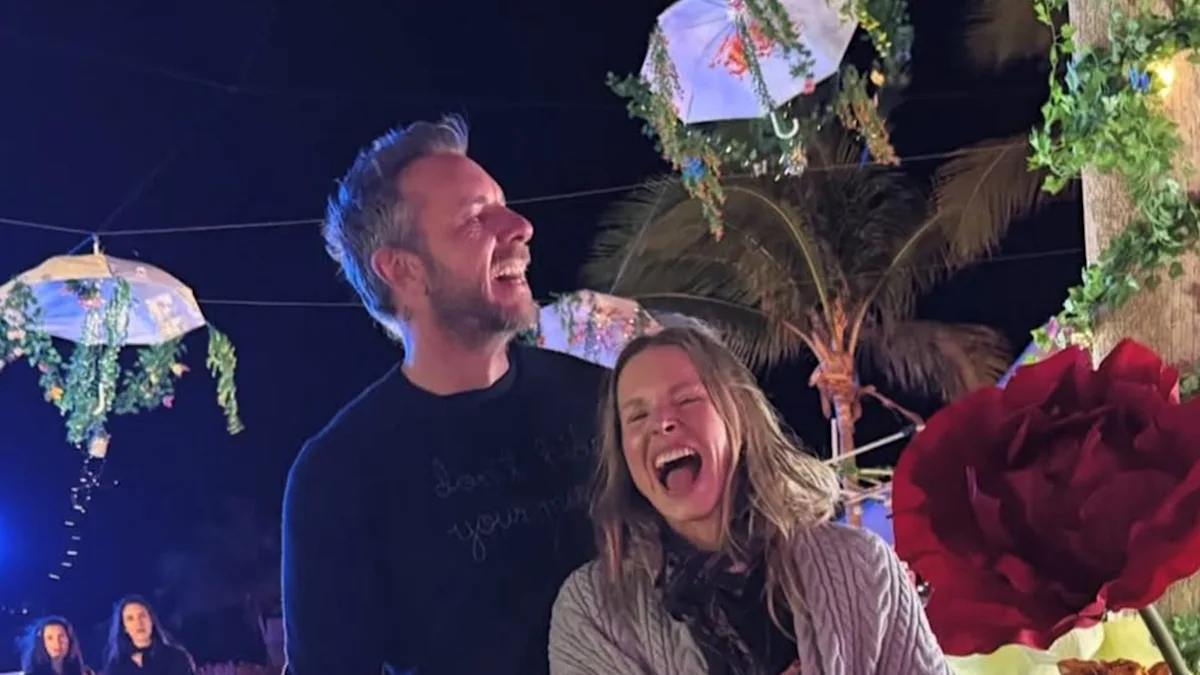 Featured image for Kristen Bell and Dax Shepard Celebrate New Year’s Eve with Adorable Family Photos