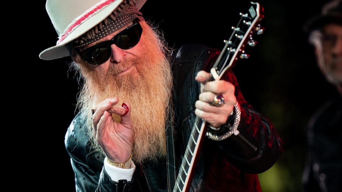 Featured image for All-Star Lineup Pays Tribute to Lynyrd Skynyrd at CMT Music Awards