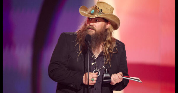 Featured image for Chris Stapleton's ACM Awards Cleanup Efforts Steal the Show.