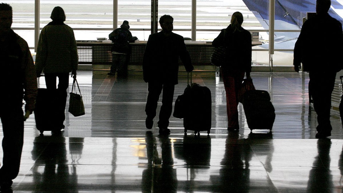 Tri-state area airports experience flight disruptions due to air quality alert.