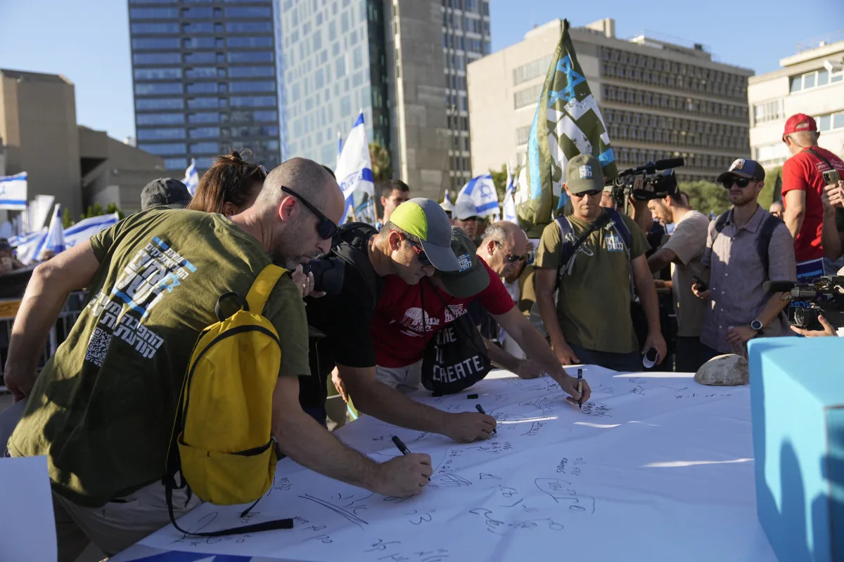 Israel's Military Faces Reservist Rebellion Amid Government Plan