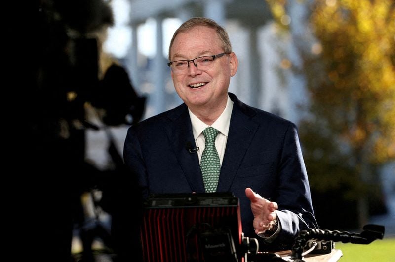 Featured image for Hassett's Fed Chair Bid Faces Resistance Amid Succession Drama