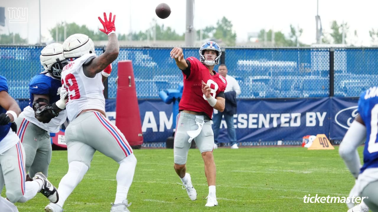 Featured image for "Daniel Jones and Darren Waller: A Dynamic Duo in the Giants' Passing Game"