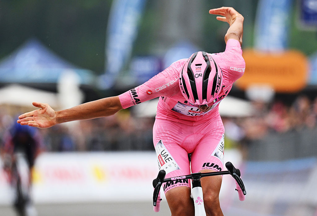 Featured image for Isaac del Toro Triumphs in Stage 17 to Extend Giro d'Italia Lead