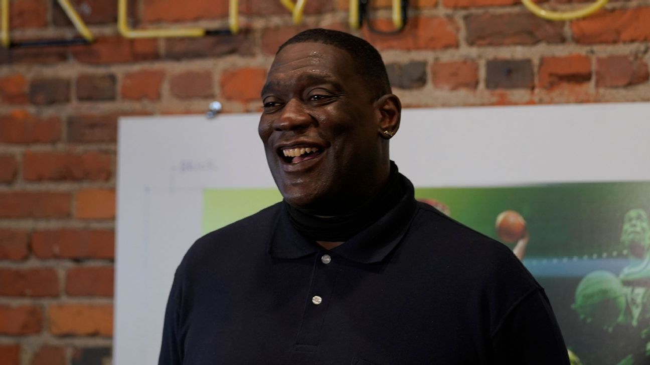 Featured image for Shawn Kemp charged with assault in shooting incident.