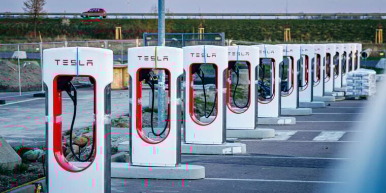 Featured image for DOJ Expands Tesla Investigation to Include Range Claims and Personal Benefits