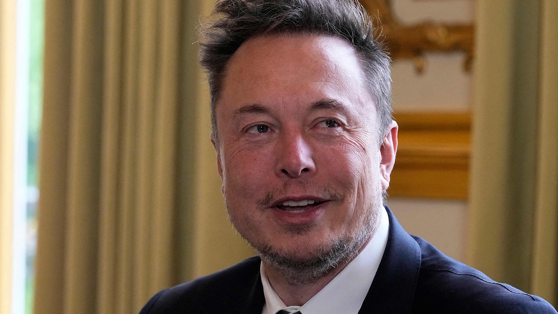 "Elon Musk and Megan Fox make headlines with Twitter jokes and parenting controversy"