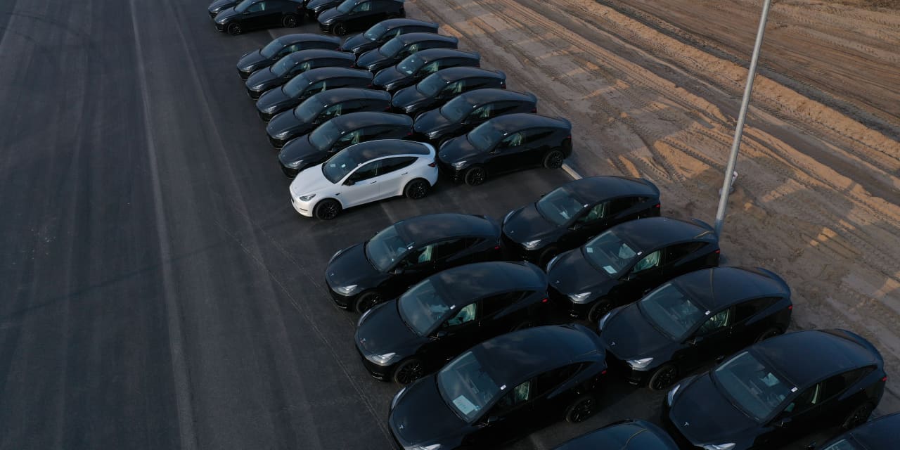 Featured image for "Tesla's Used-Car Prices: A Rollercoaster Ride for Investors and Buyers"