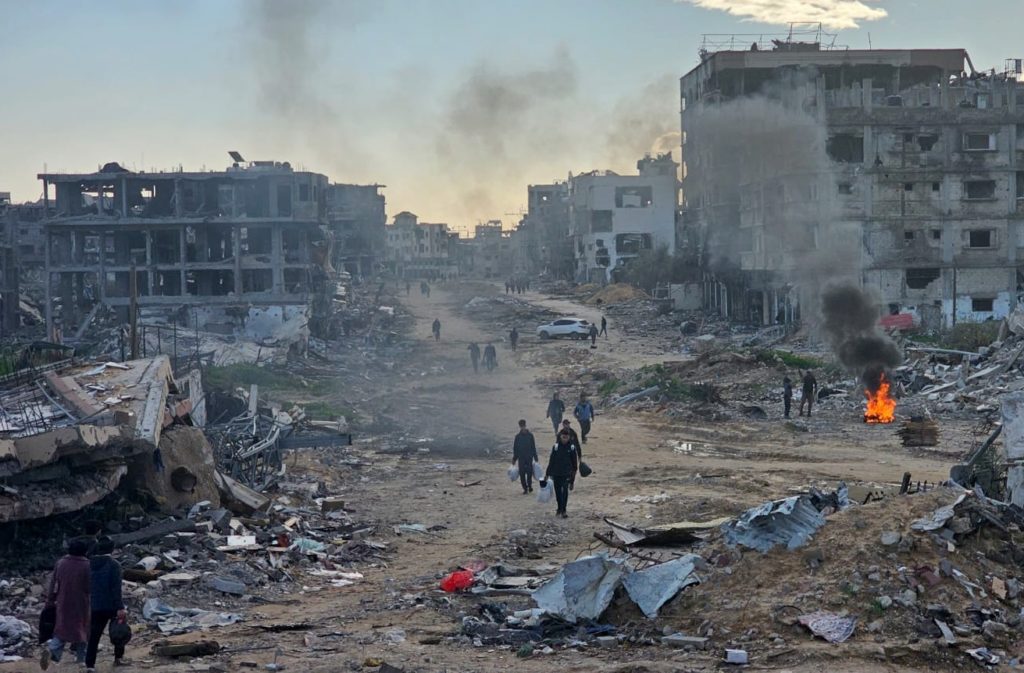 "Hamas Reemerges in Gaza City as Israel Withdraws Troops"