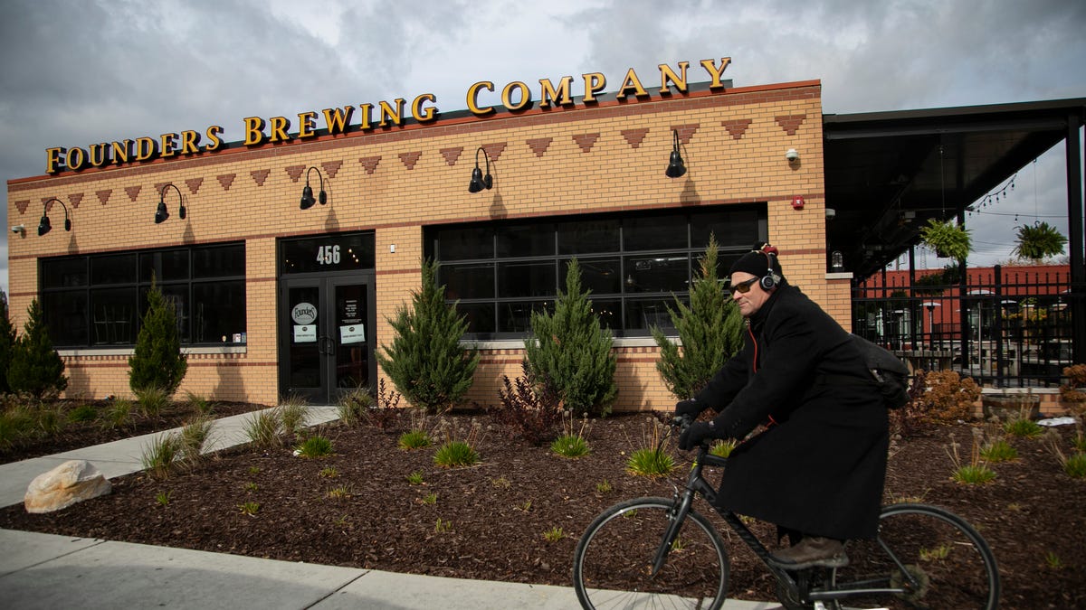 Featured image for Founders Brewing faces racial discrimination lawsuit and permanently closes Detroit taproom due to pandemic shutdown.