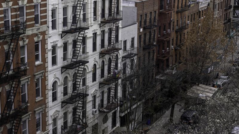 Manhattan rents soar to unprecedented heights, breaking records once again