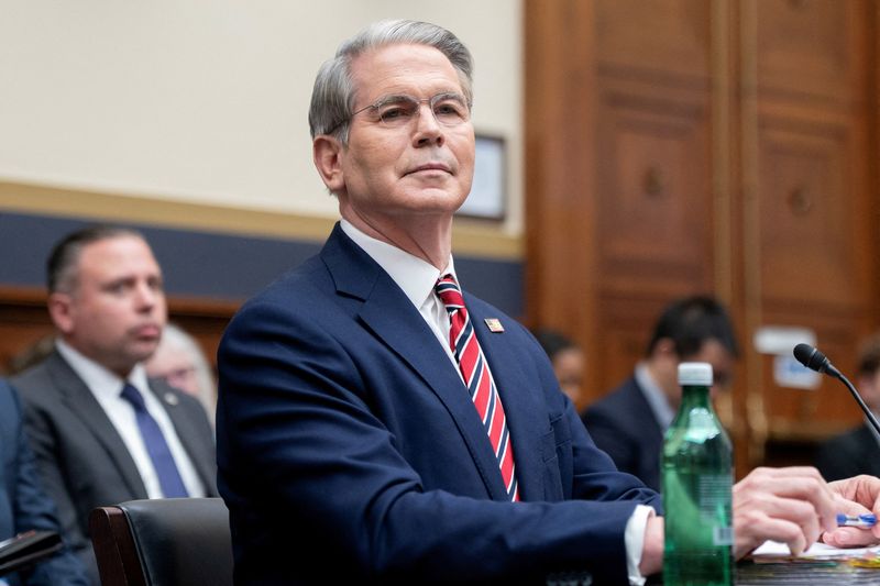 Featured image for Bessent Emerges as Potential Fed Successor, Bloomberg Reports