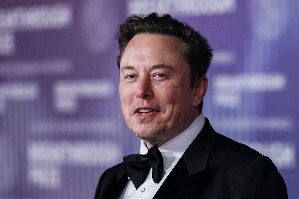 Featured image for Elon Musk's $1 Billion Tesla Share Purchase Sparks Stock Surge