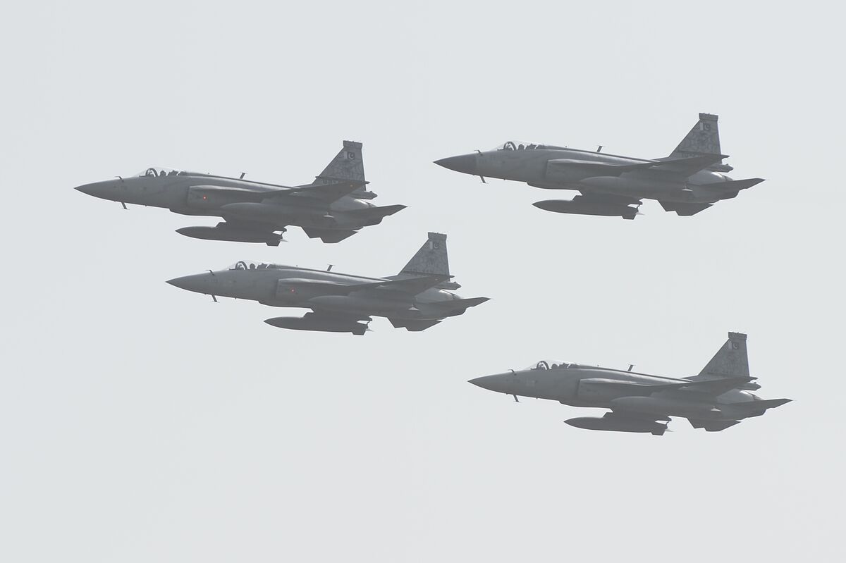 "Pakistan's Retaliation Against Iran: Unraveling the Tensions and Urging Calm"