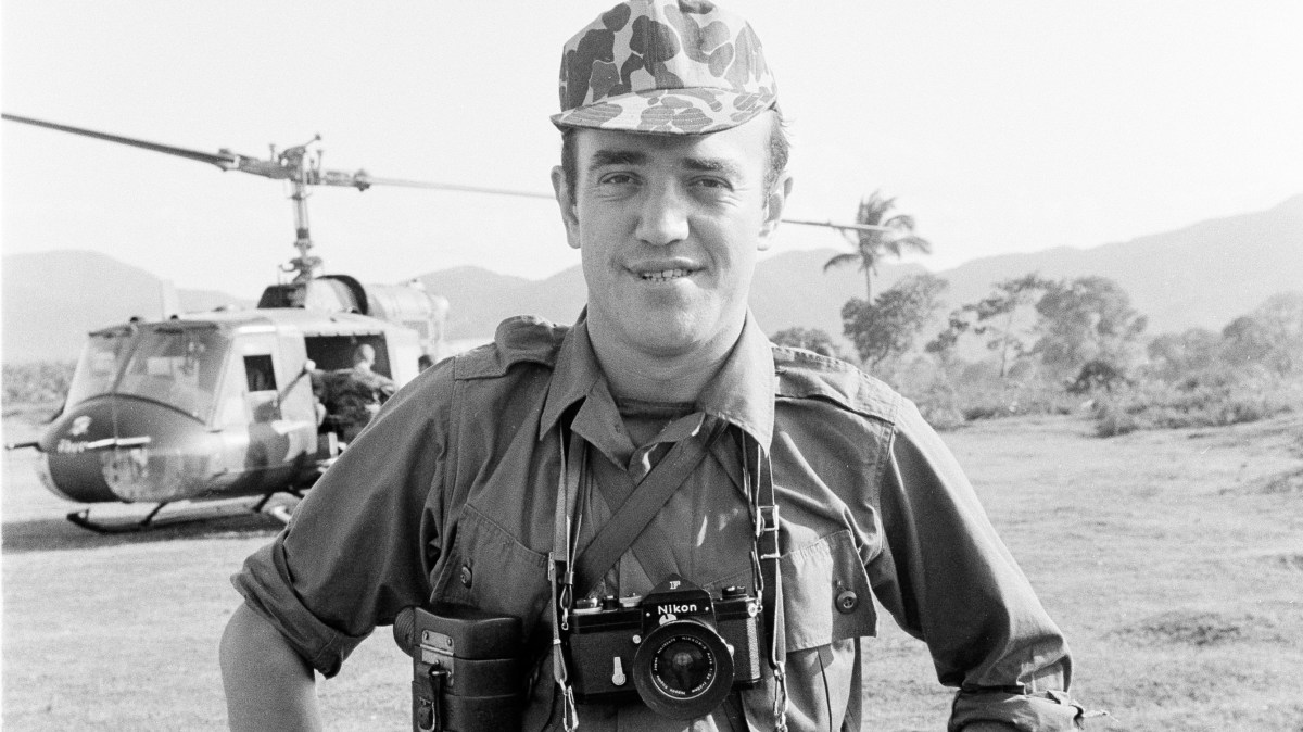 Featured image for Remembering Peter Arnett: Pulitzer-Winning War Correspondent