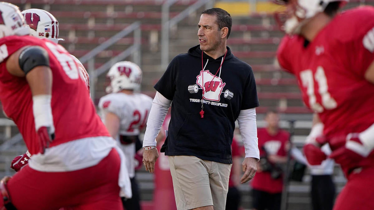 "Top Teams and Players to Watch in 2023 College Football Season"