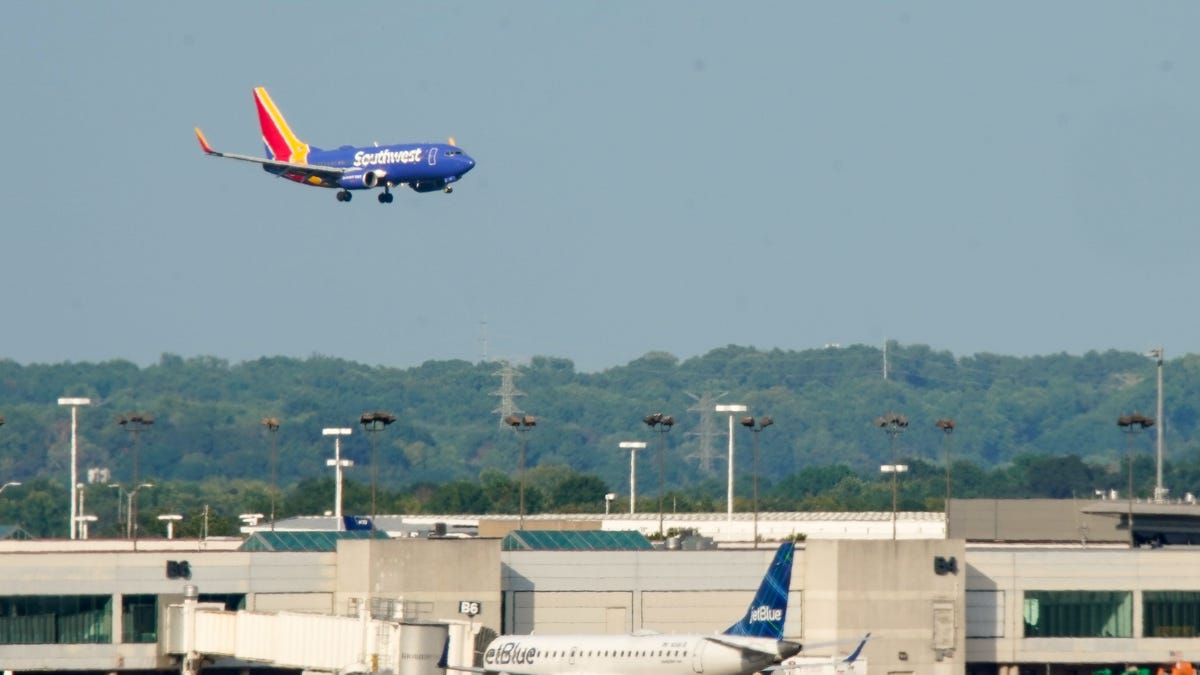 Featured image for FAA Probes Southwest Plane's Low 500-Foot Flight Over Oklahoma