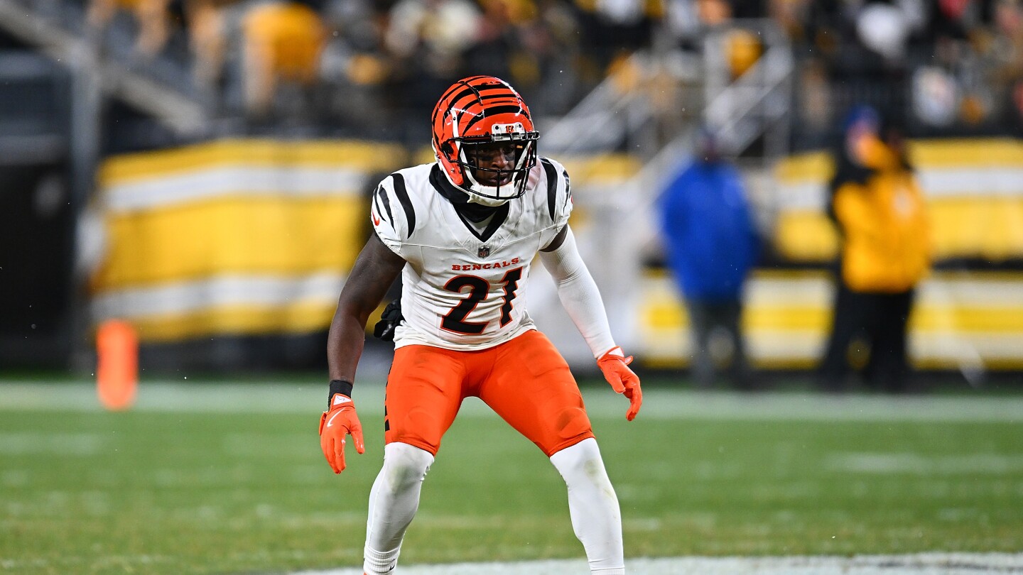 Dolphins bolster secondary with Hilton, Jones signings amid injuries