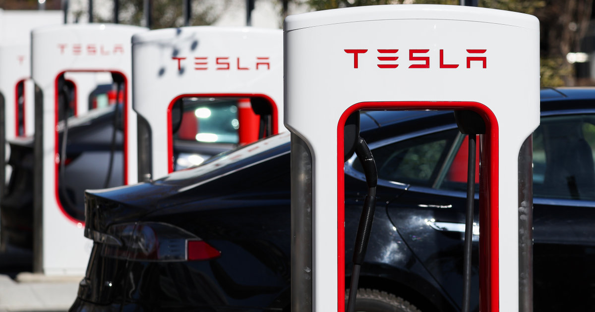 Ford and Tesla team up for electric vehicle charging technology.
