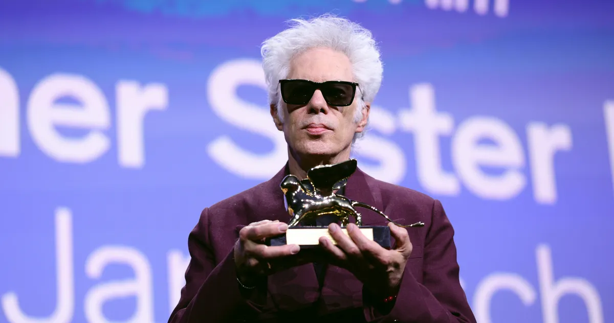 Featured image for Jim Jarmusch’s 'Father Mother Sister Brother' Wins Golden Lion at Venice Film Festival