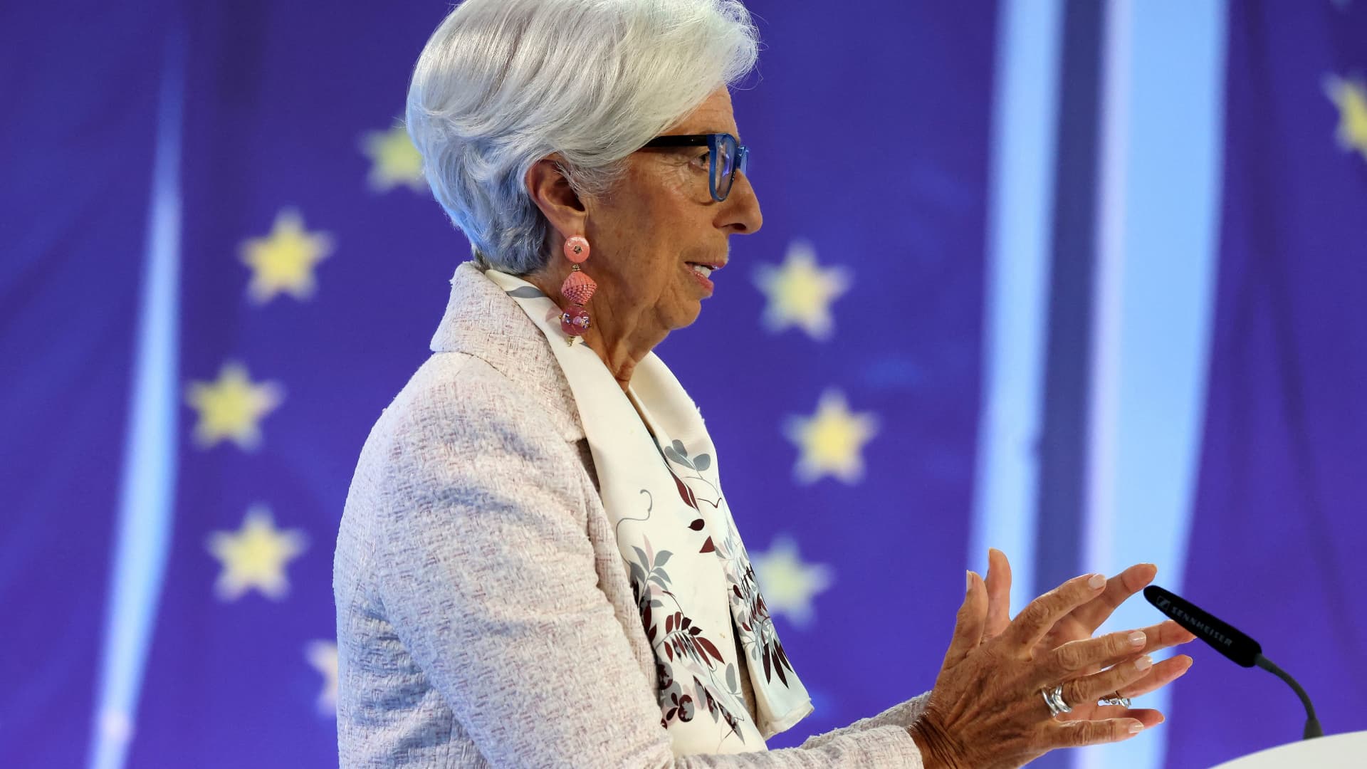 European Stocks Slide as Earnings Disappoint and ECB Holds Rates