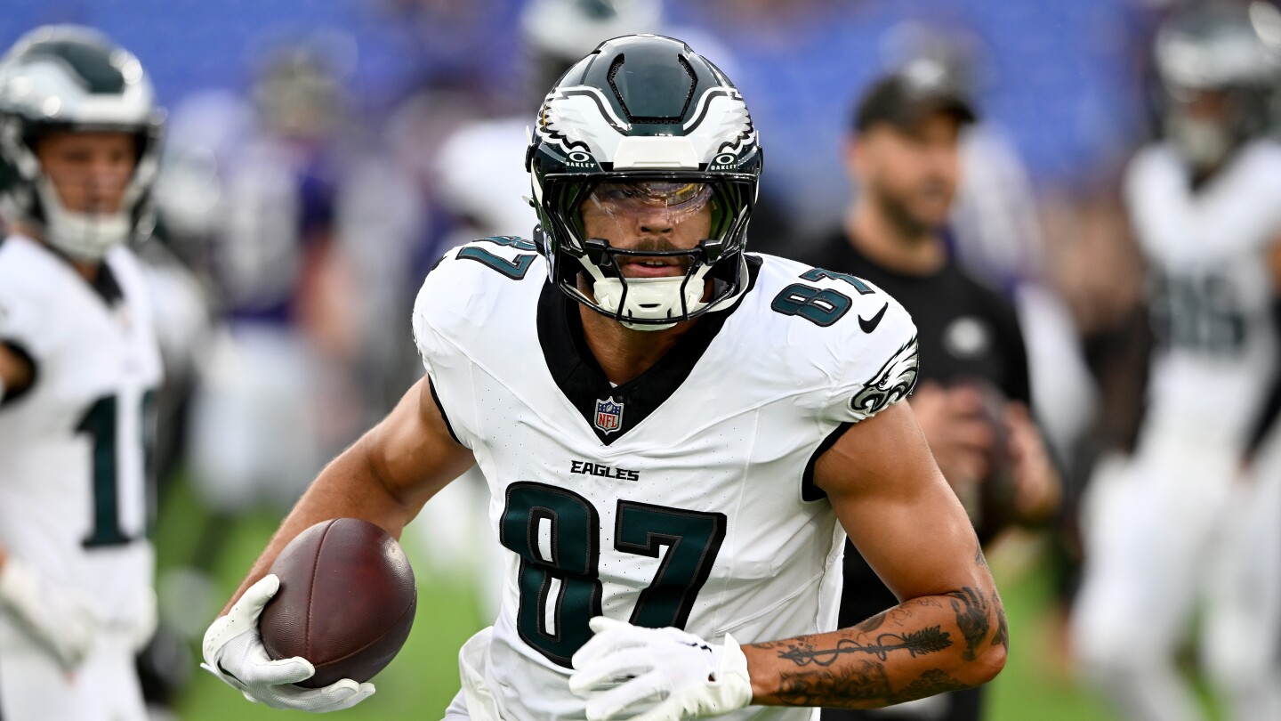 Eagles Promote C.J. Uzomah, Reassign Parris Campbell to Practice Squad