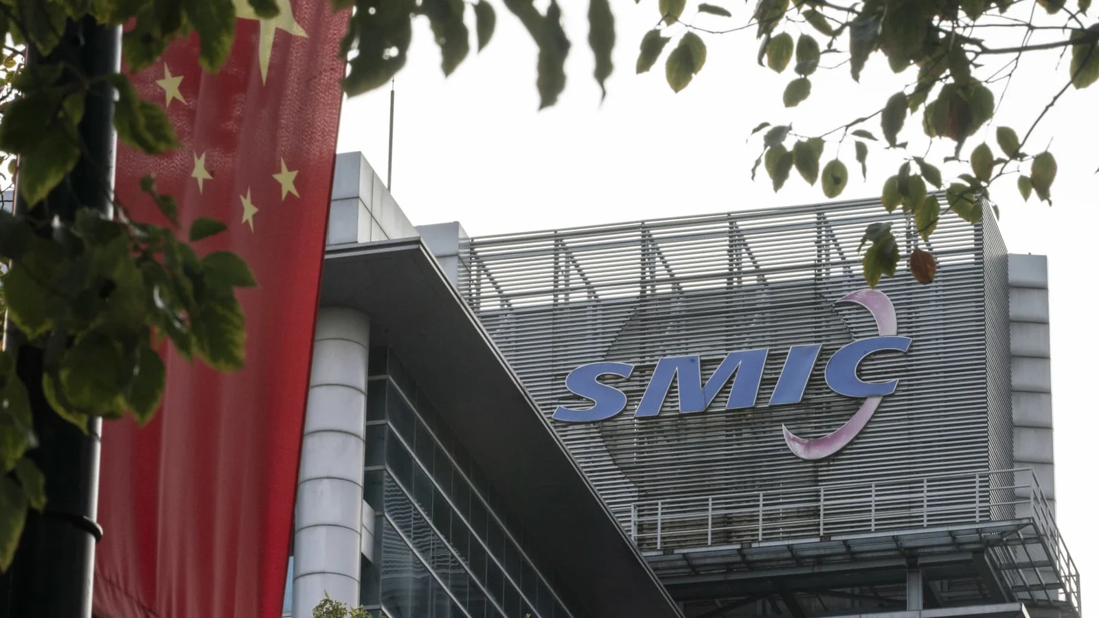 SMIC, China's top chipmaker, faces revenue and profit decline in Q1.