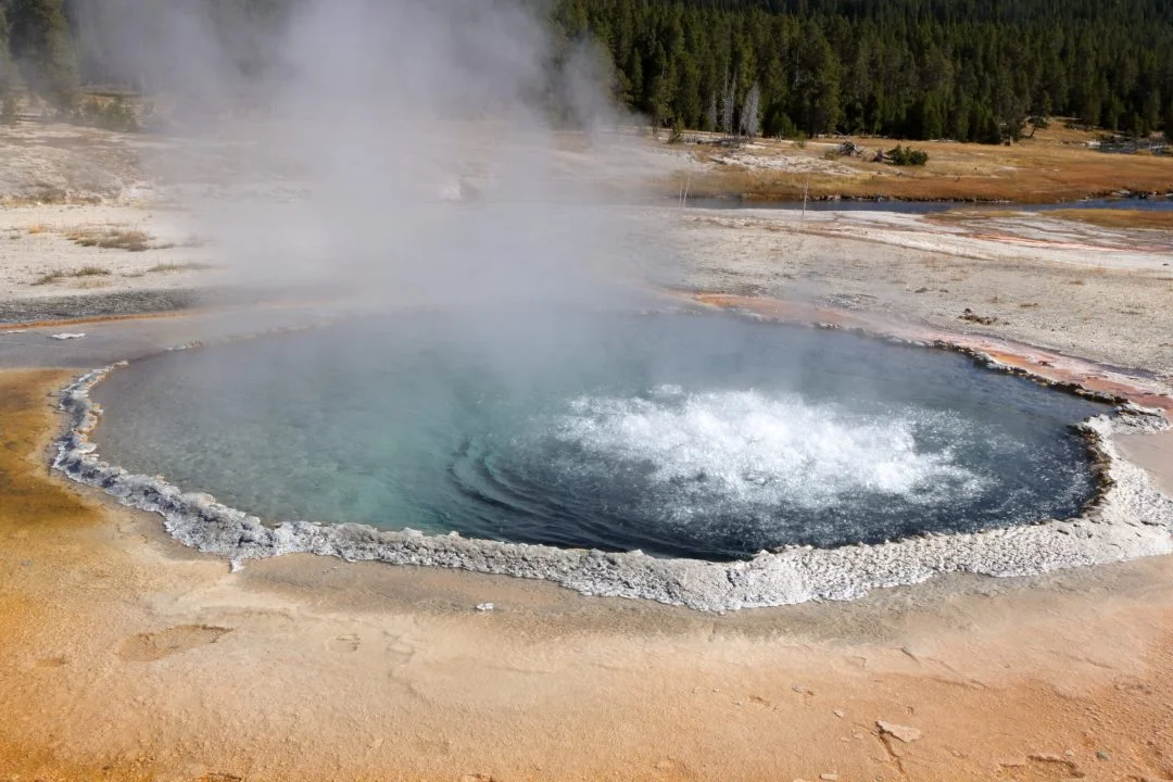 Yellowstone caldera uplift: inch-scale ground rise linked to deep magma movement