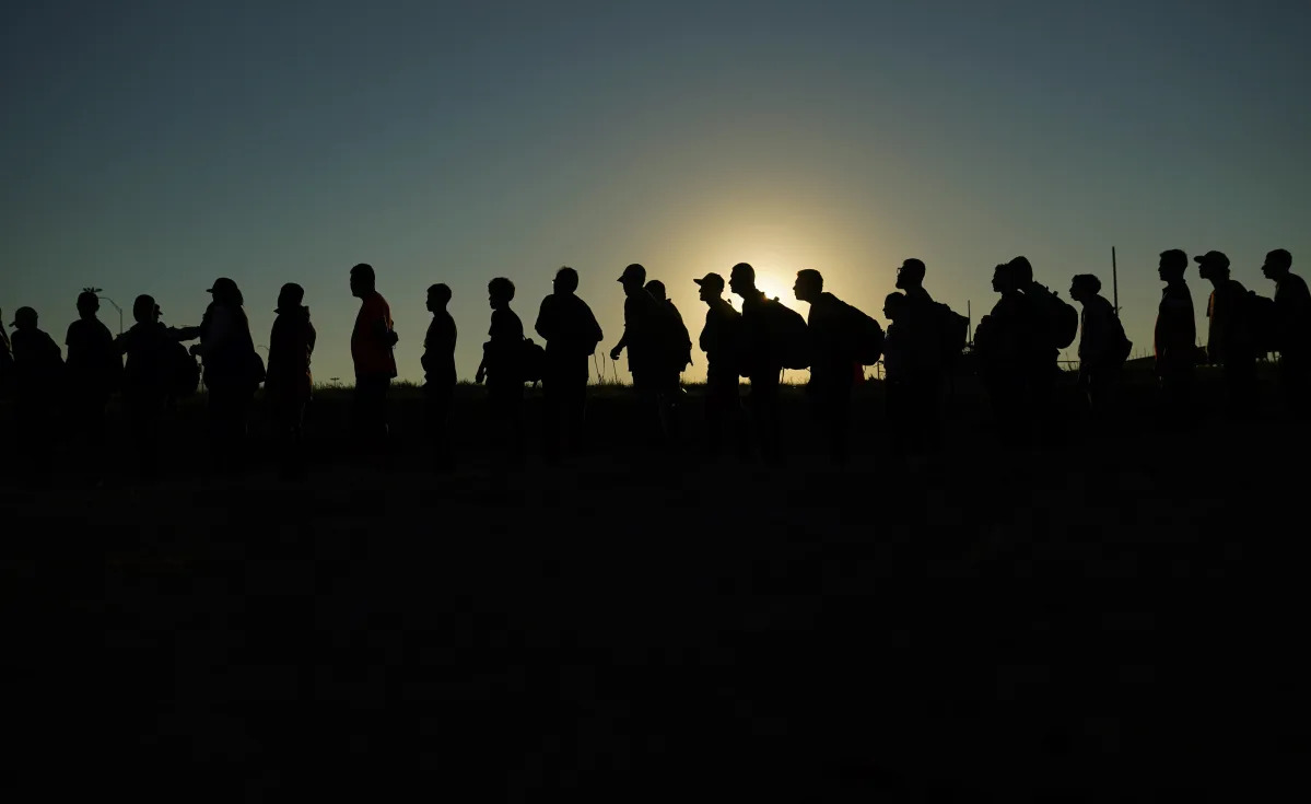 Texas Sends Migrants to Chicago in Unprecedented Border Protest Move