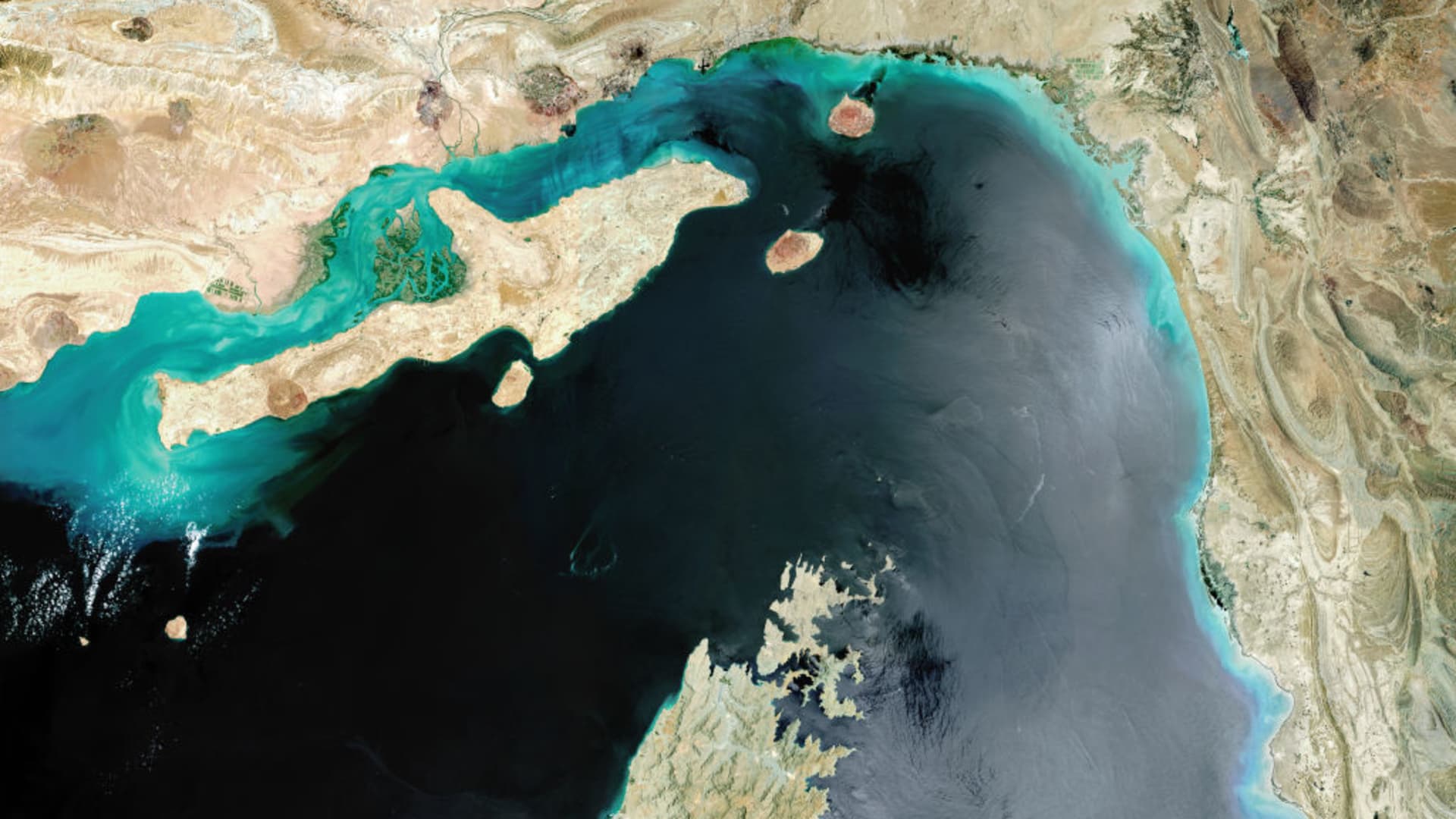 US Urges China to Prevent Iran from Closing Strait of Hormuz
