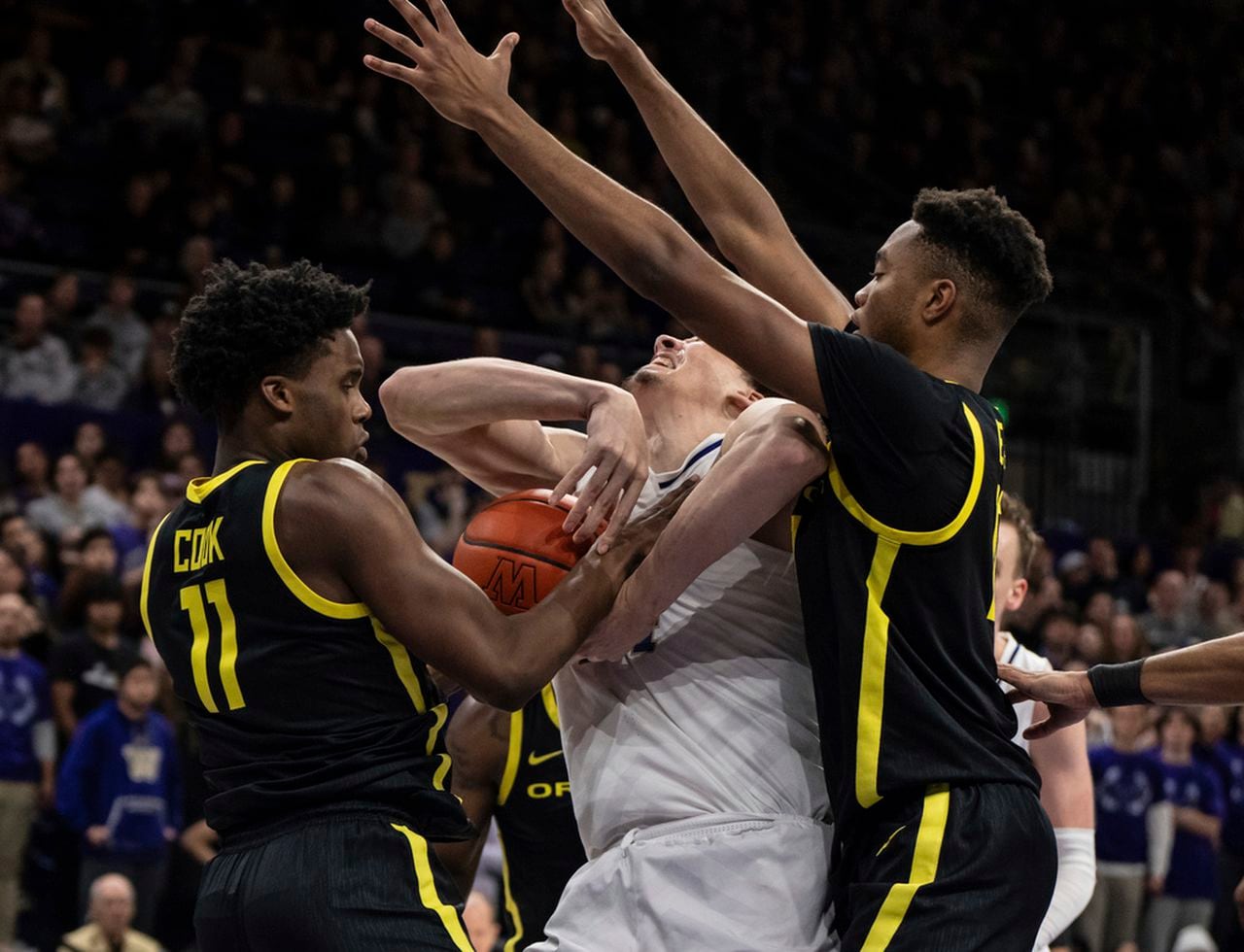 Featured image for Oregon Ducks Clinch Thrilling Comeback Victory Over Washington Huskies