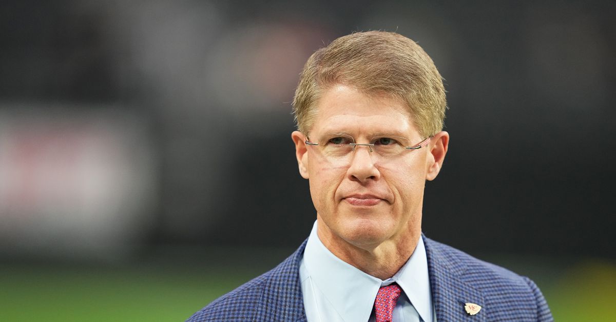 Featured image for "Chiefs and Dolphins Clash in Frankfurt: NFL's International Expansion Gains Momentum"