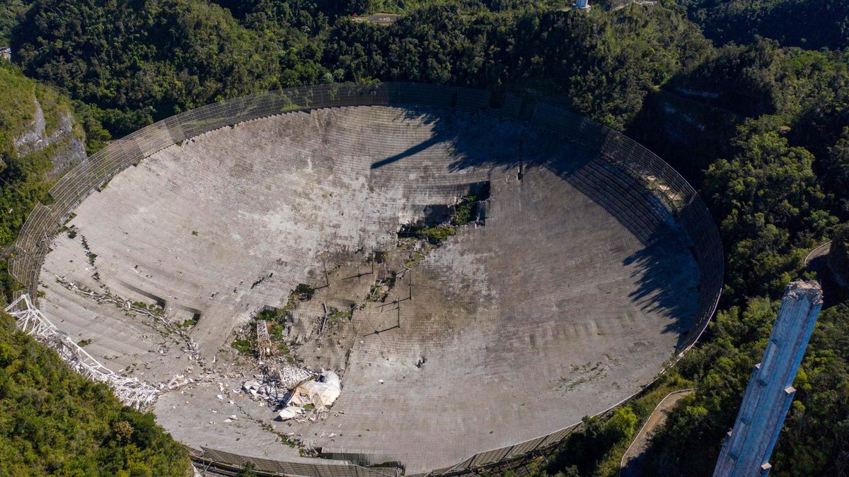 Featured image for Arecibo Observatory Collapse Linked to Cable and Socket Failures