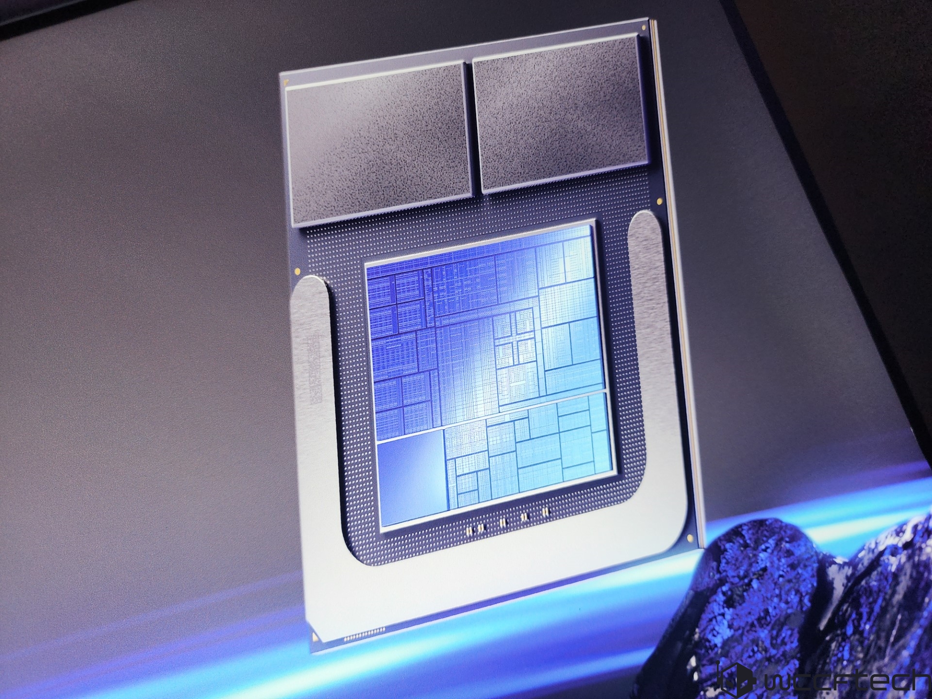 Featured image for Intel Unveils AI-Driven "Lunar Lake" CPU to Challenge Nvidia and AMD