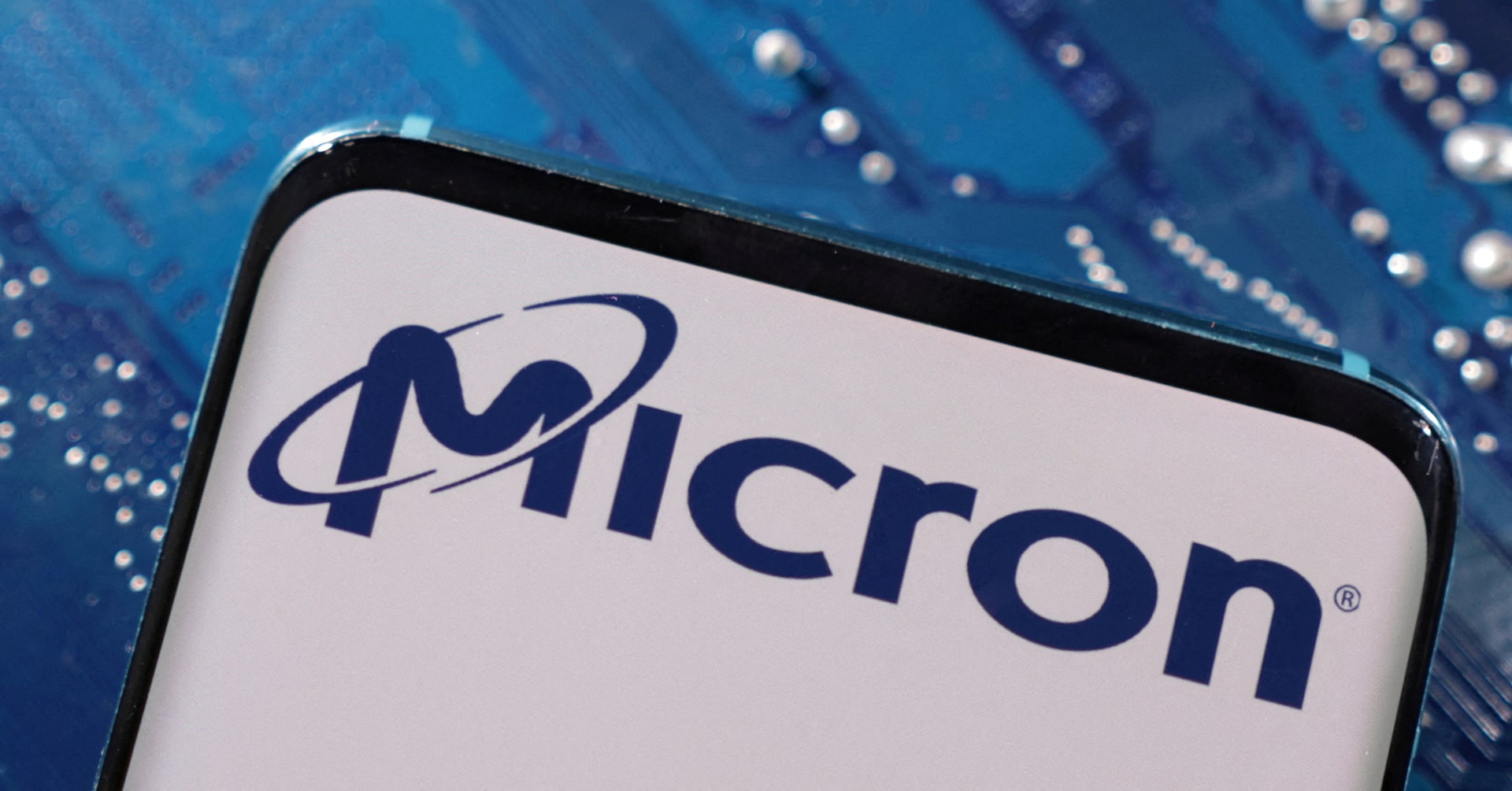 Featured image for "US to Provide $6 Billion in Chip Grants to Micron, According to Bloomberg"