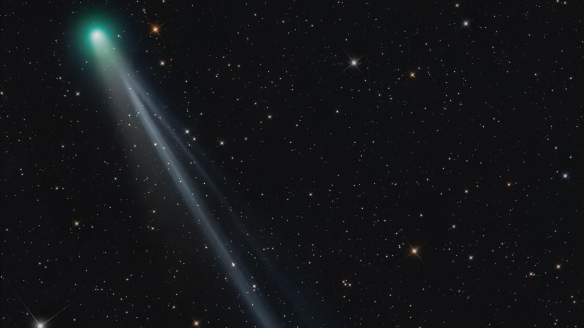 Featured image for Spectacular Comet Sightings: How to Witness Two Bright Comets This Month