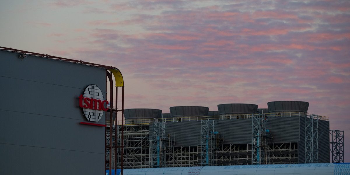 Featured image for "TSMC's Expansion in Arizona: A Multibillion-Dollar Boost for US Chip Manufacturing"