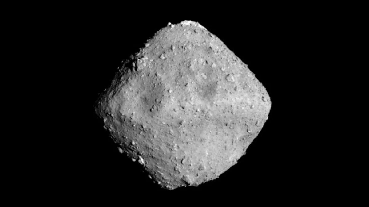 DNA blocks on Ryugu, plastic-eating bacteria, and a crumbling comet: this week in science