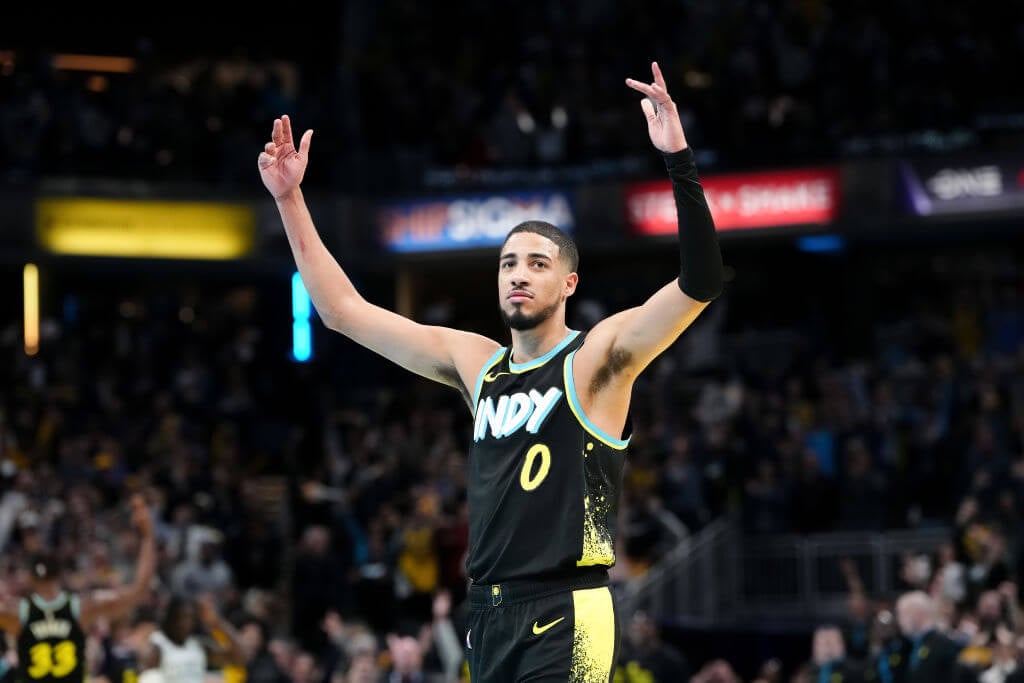 Featured image for NBA Preview: Lakers-Pelicans, Pacers-Bucks, and Best Dunks