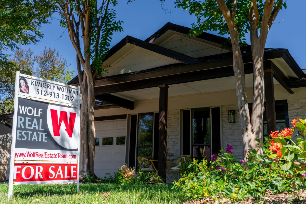 Mortgage Rates Plummet Below 7% as Experts Predict Further Declines