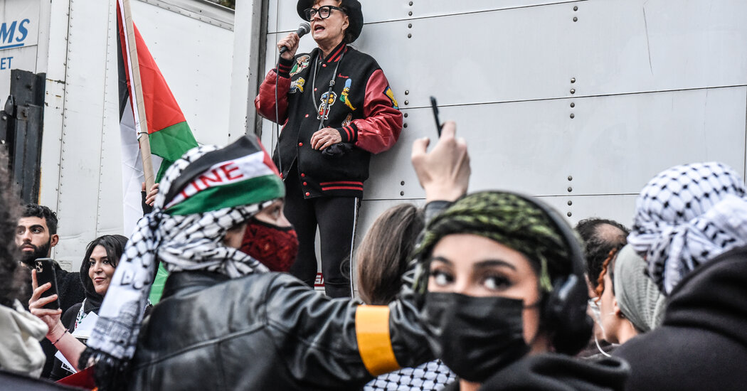 Featured image for Susan Sarandon's Apology for Anti-Jewish Comments at Pro-Palestinian Rally