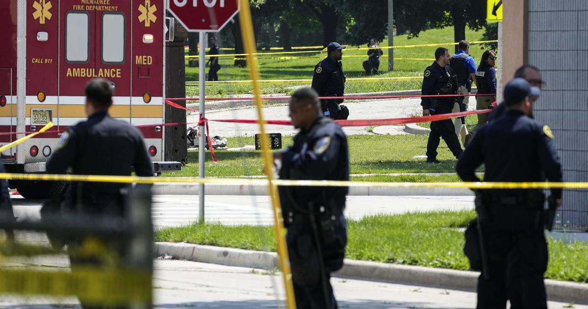 Featured image for Ohio Officers Fatally Shoot Armed Man Near Milwaukee RNC