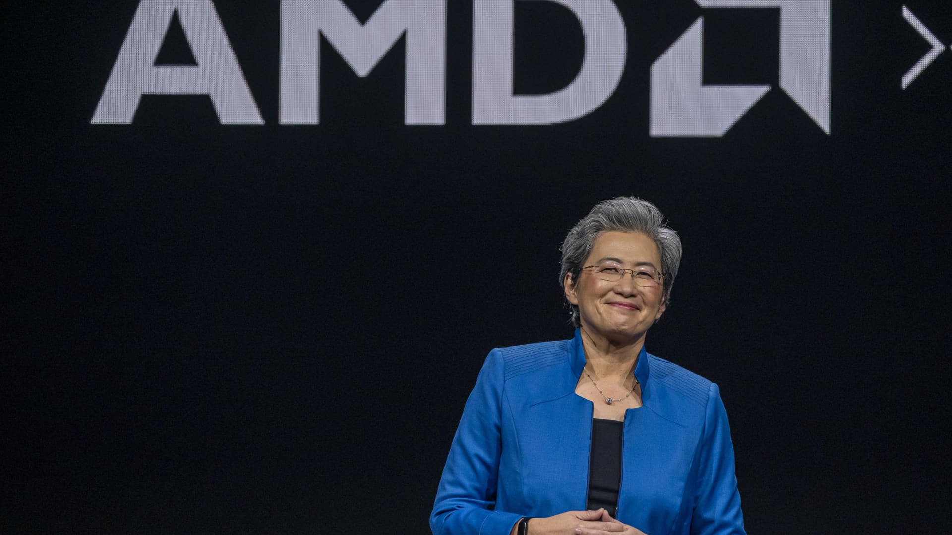 Featured image for Intel CEO Exit Sparks AMD Stock Surge Amid Leadership Shakeup
