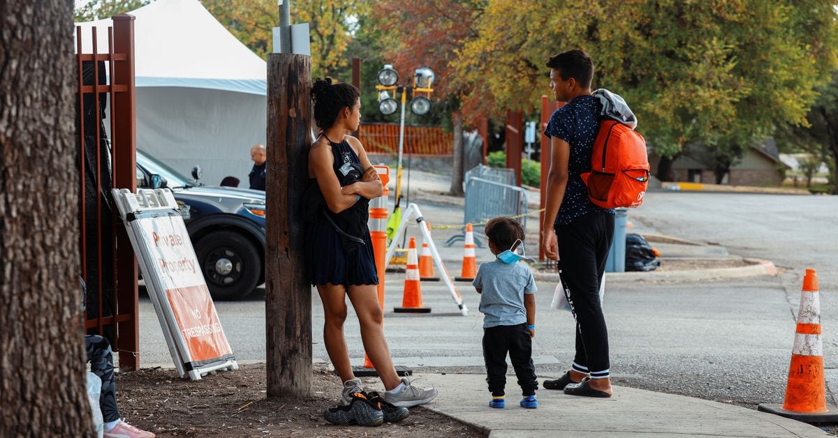 Controversy Surrounds Second Flight of Migrants with Florida Documents to Sacramento
