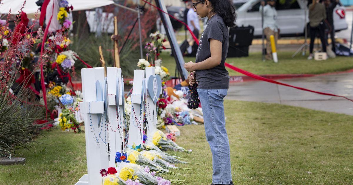 North Texas Community Mourns After Deadly Mall Shooting in Allen.
