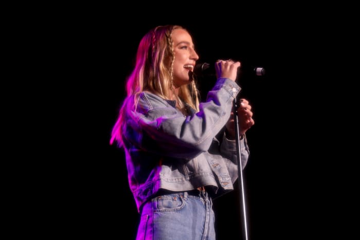 Featured image for Singer Admits Drunken Anthem Flub, Enters Rehab