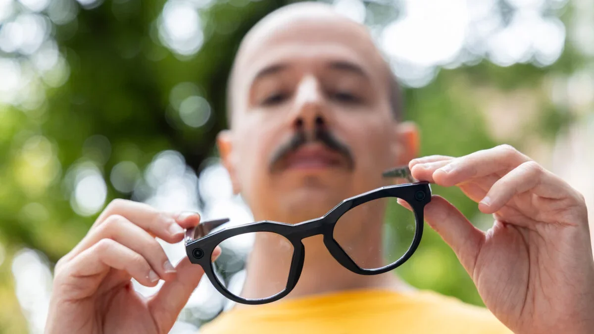 Featured image for Samsung's Galaxy XR and Ray-Ban Smart Glasses: Upcoming AR Devices Compared