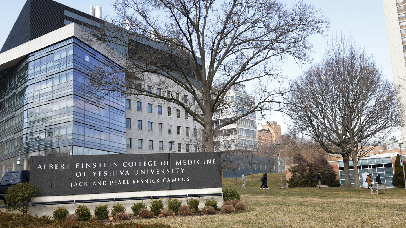 Featured image for "Generous $1 Billion Gift Makes Albert Einstein College of Medicine Tuition-Free"